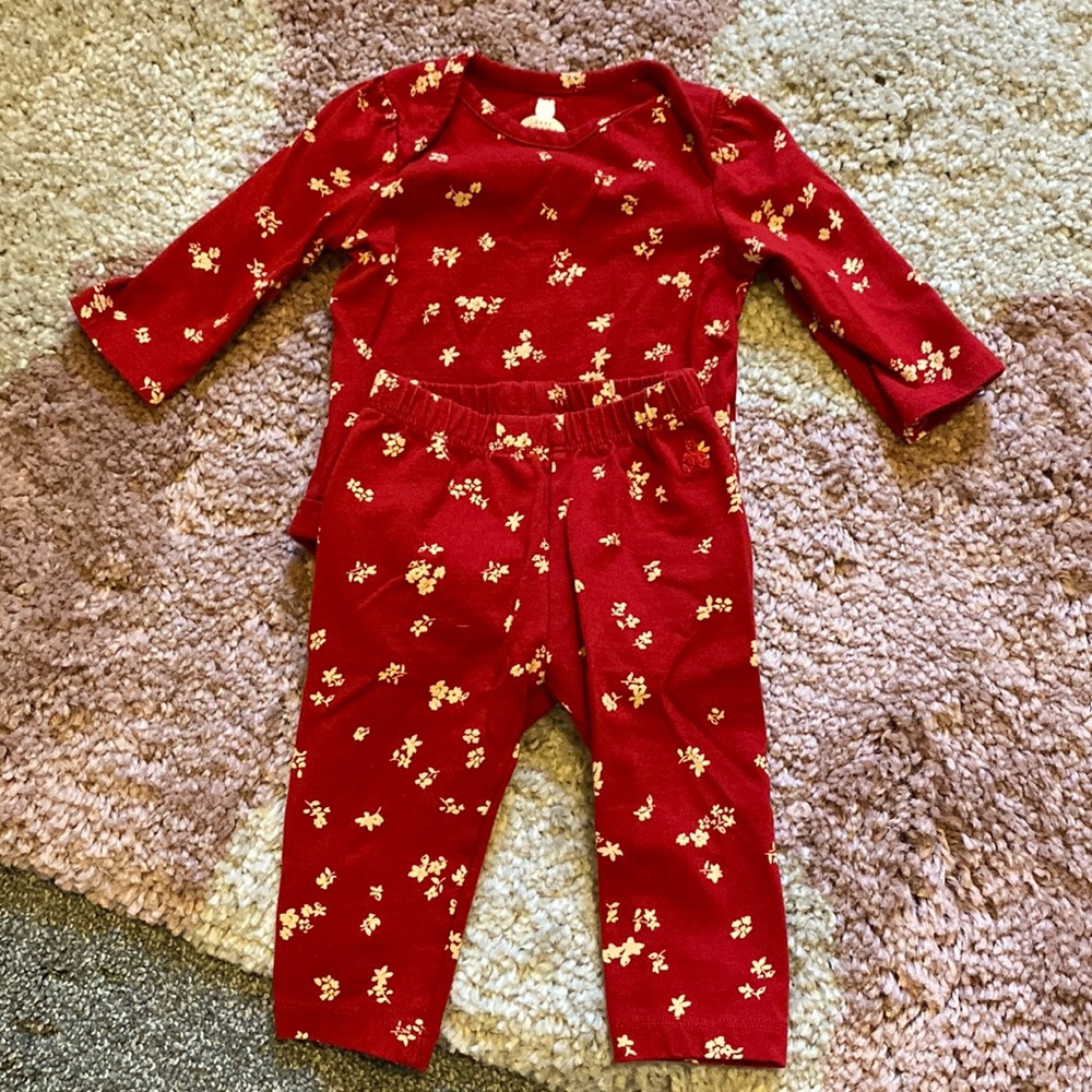 Baby GAP organic cotton onesie set with pants. Size 3-6 months